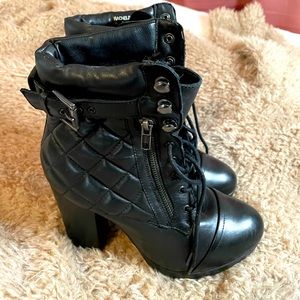 Black Steve Madden boots great condition.